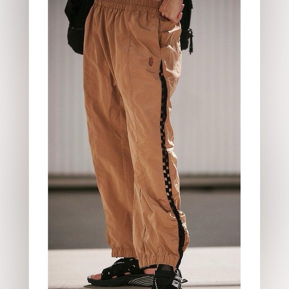 Free People Movement You & Me Pants Camel/Black Combo NWT - Picture 3 of 4